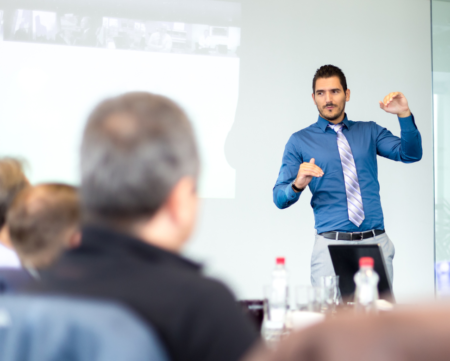 Incompany presentatietraining voor een team tijdens een interactieve sessie.